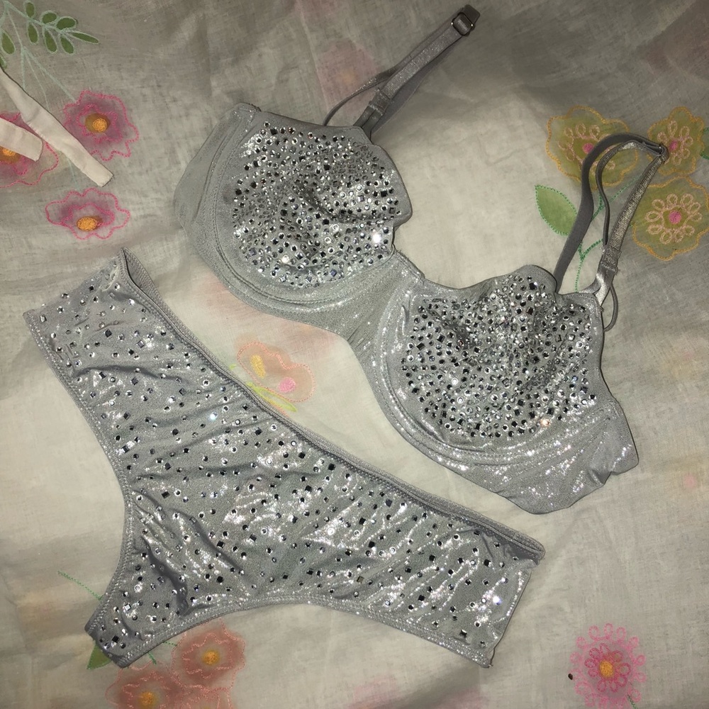 💖SOLD💖Victoria’s Secret Sparkly Crystal  Bra